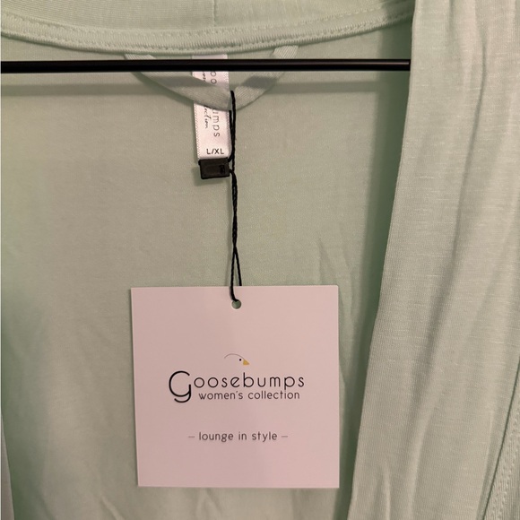 Goosebumps Robe - Picture 2 of 4